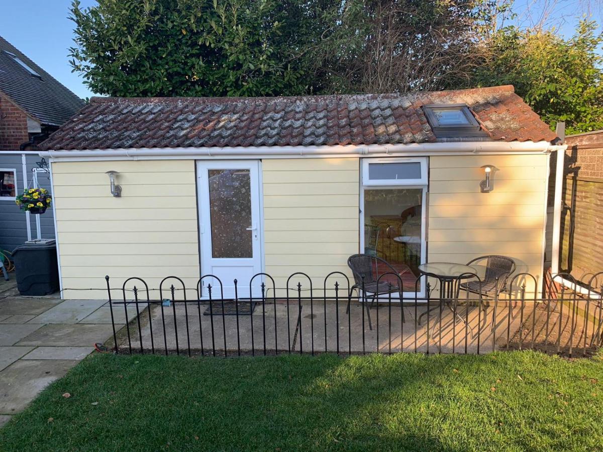 Cosy 1 Bed Garden Annexe Apartment Colchester Exterior photo