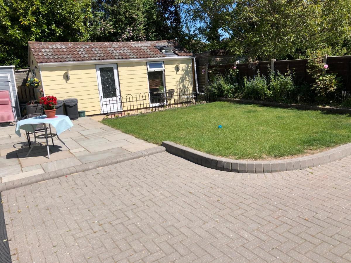 Cosy 1 Bed Garden Annexe Apartment Colchester Exterior photo